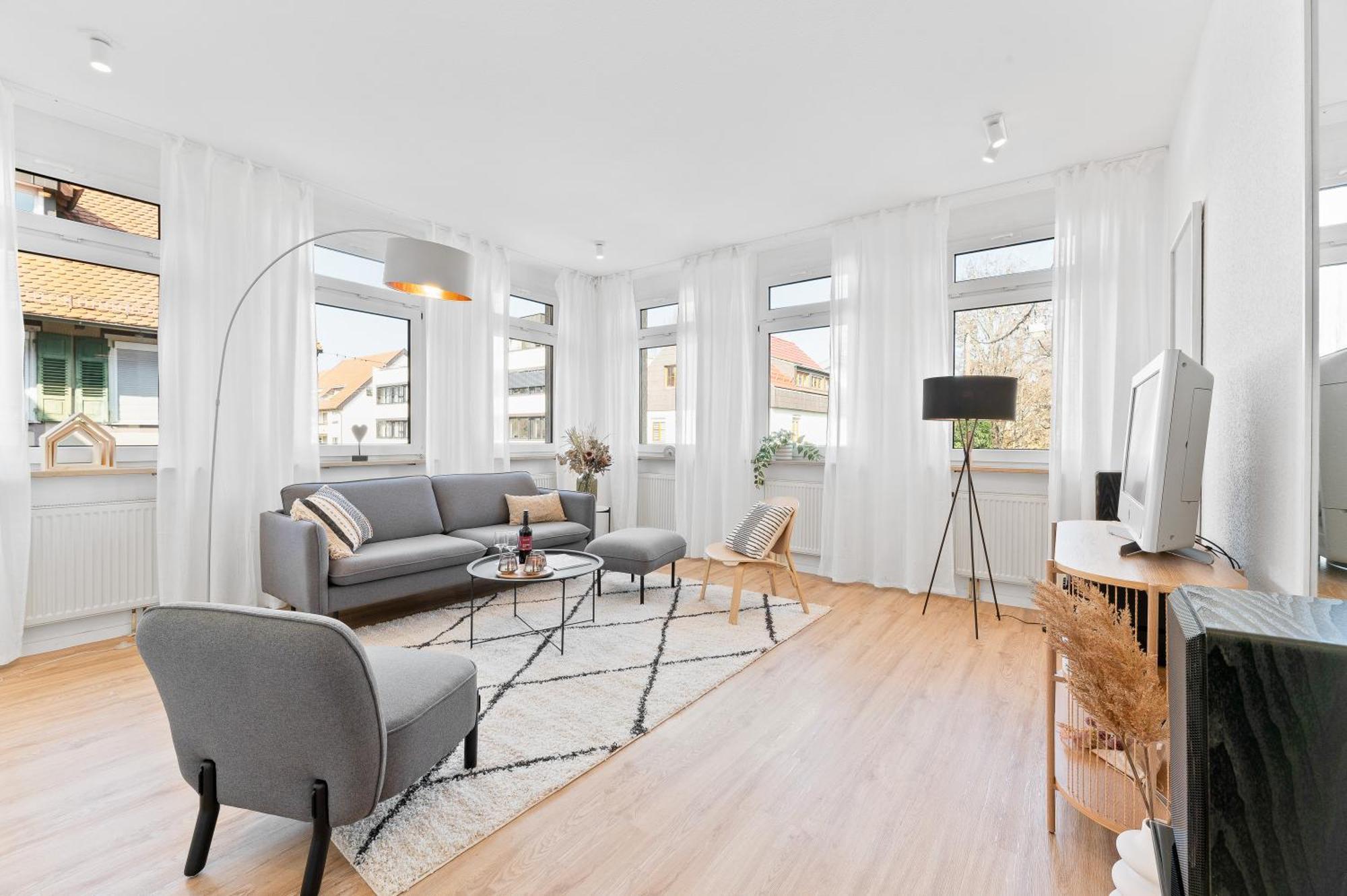 Helle Zentrumsnahe Familienfreundliche Ferienwohnung フェルバッハ エクステリア 写真