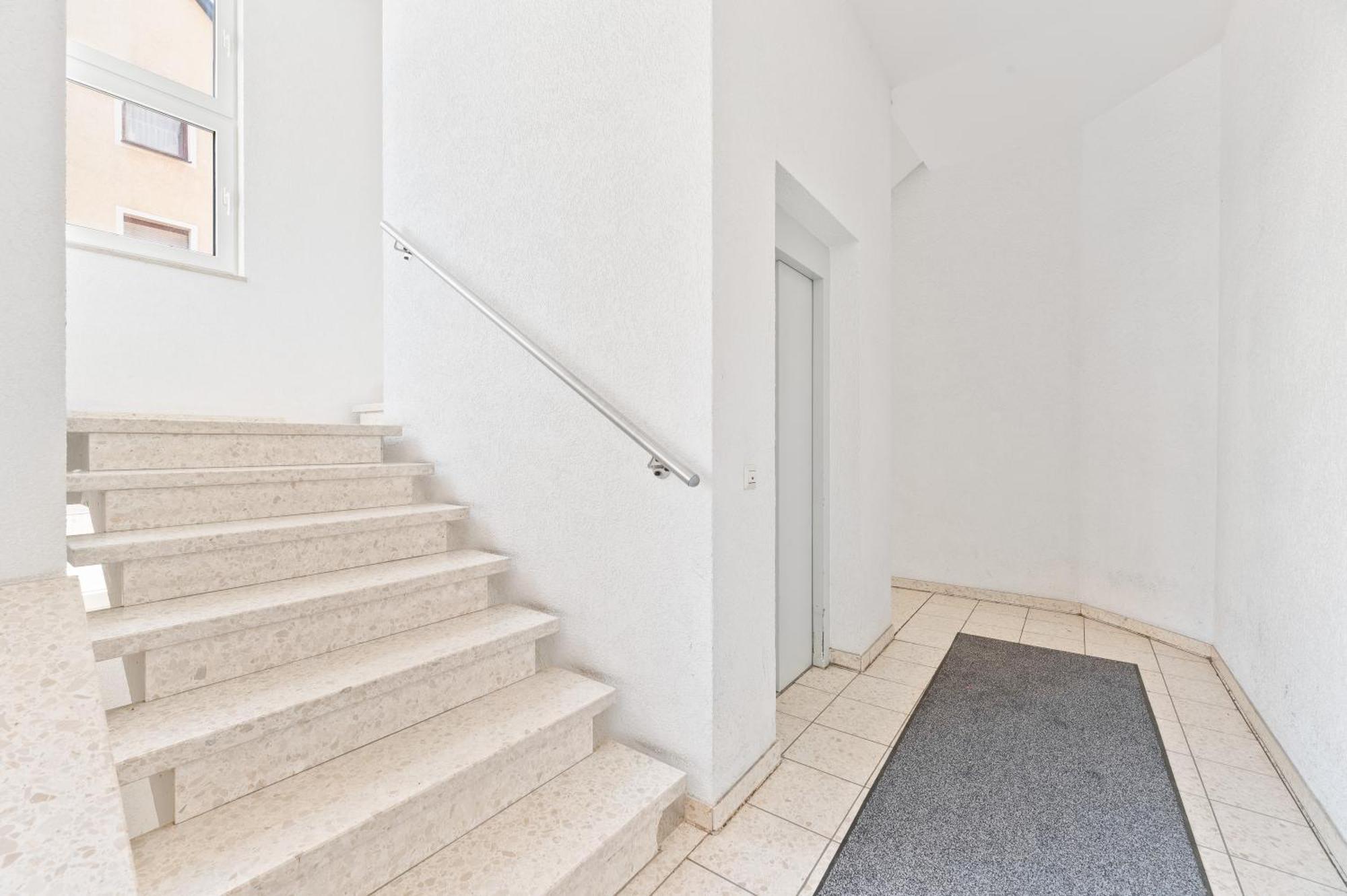 Helle Zentrumsnahe Familienfreundliche Ferienwohnung フェルバッハ エクステリア 写真
